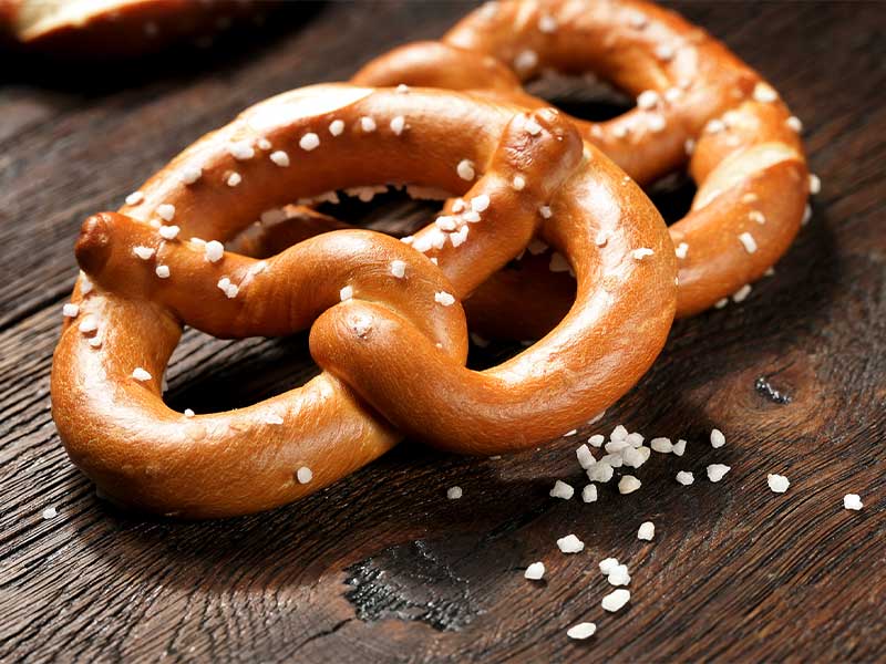 Laugenbrezen nach einem Magen-Darm-Infekt liefern dir wertvolle Salze, die du verloren hast.