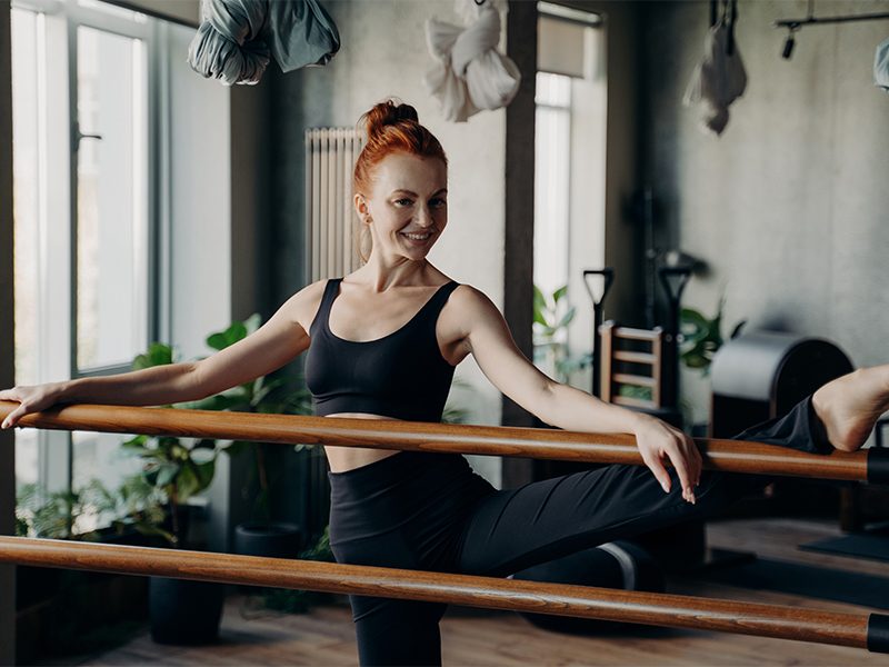 Was ist Pole Fitness, woher kommt der Trend,, was bringt's + Pole-Dance-Tipps für Einsteiger:innen