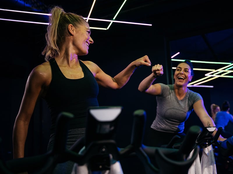 Je nach Workout, Ziel und Belastung sind bestimmte Pulsbereiche beim Ausdauertraining optimal. Aber was für Puls-Zonen gibt es und was bedeuten sie?