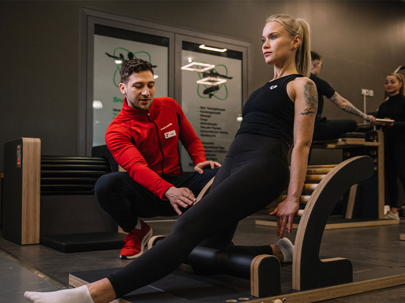 Was sind Faszienketten, warum verursachen sie Schmerzen, Triggerpunkte, Tipps & Übungen + Faszientraining bei Fitness First.