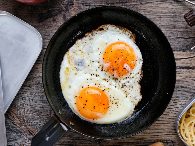 Eier enthalten ungefähr 11 g Eiweiß pro 100 Gramm.