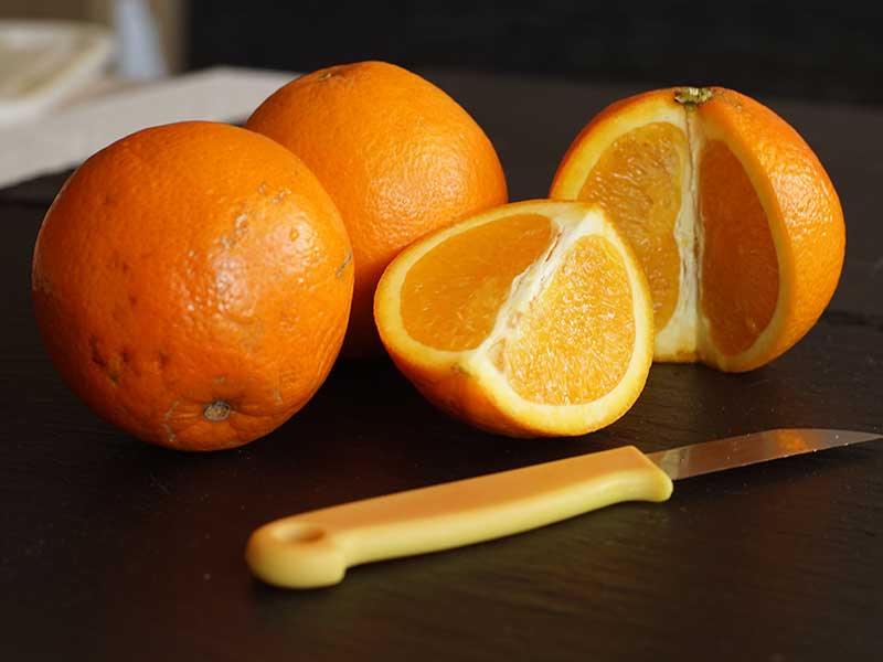 Orangen enthalten viel Vitamin C.
