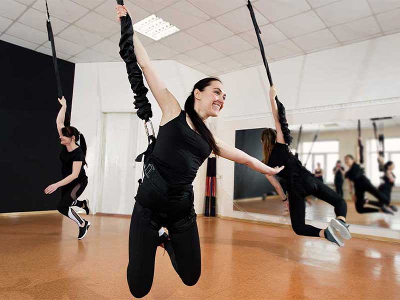 So funktioniert Bungee Fitness: Training, Effekte, Übungen, Alternativen, FAQ + TRX-Kurse bei Fitness First.