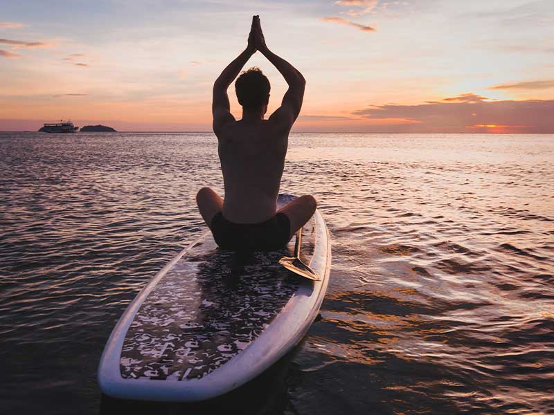 Outdoor-Yoga-Trend: SUP Yoga auf dem Stand Up Paddle Board