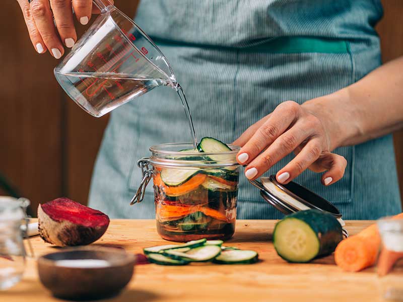 Was ist Fermentieren? Geeignete Lebensmittel, Vorteile, Anleitung, Rezepte & FAQ.