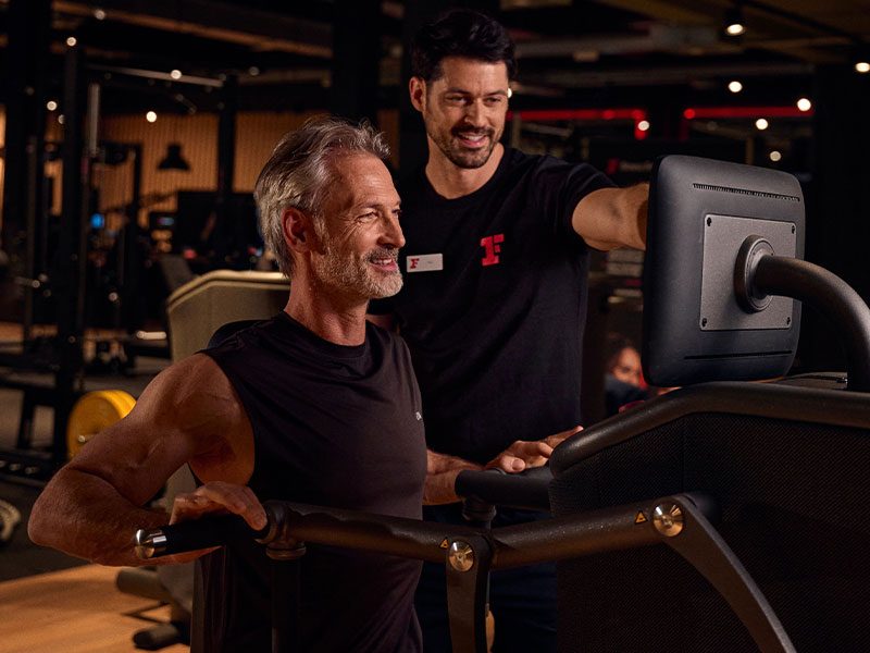 Krafttraining ab 50 mit EGYM-Geräten