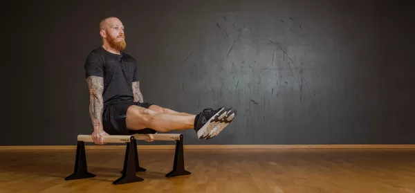Die besten Parallettes-Übungen für Anfänger:innen & Fortgeschrittene