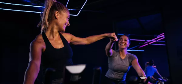 Sport zu zweit: Übungen für Paare & Friends