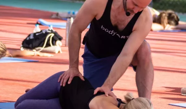 Trainer coacht Kursteilnehmerin
