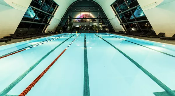 Swimming Pool in Fitness First Berlin Zehlendorfer Welle