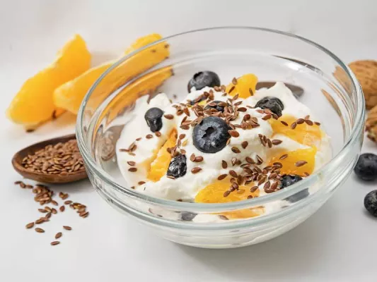 Lebensmittel mit Vitamin B12: Joghurt.
